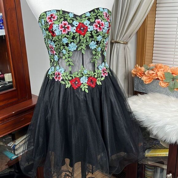 Blondie Nites Formal Yet Flirty Corset Dress NWT - Picture 13 of 13